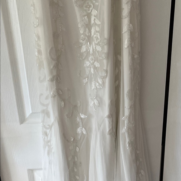 David's Bridal Elegant White Wedding Dress - Picture 4 of 7